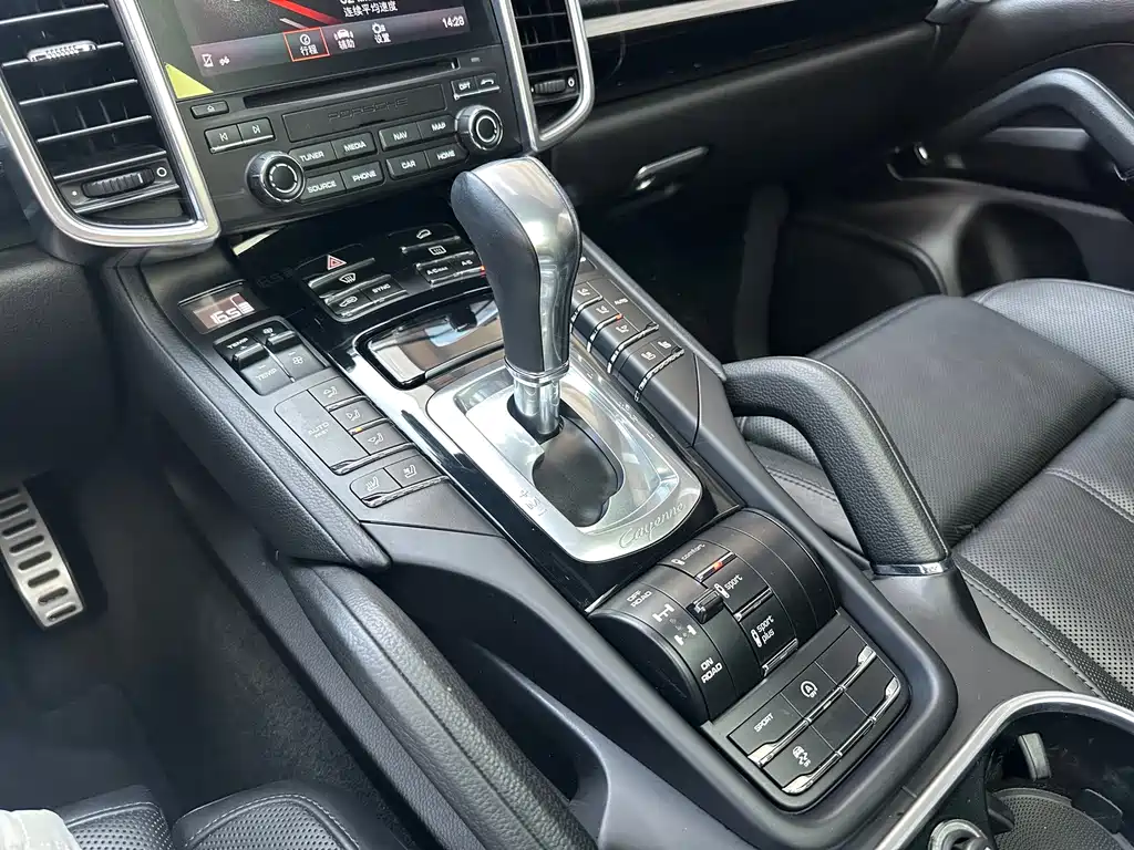 Porsche Cayenne — миниатюра 22