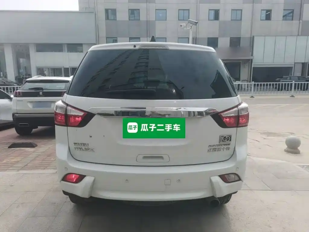 Isuzu MU-X — миниатюра 6