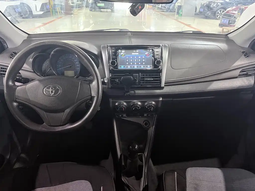 Toyota Yaris L — миниатюра 5
