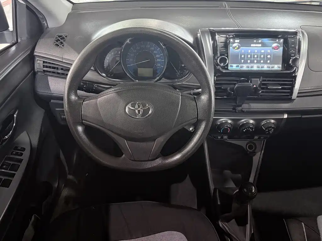 Toyota Yaris L — миниатюра 6