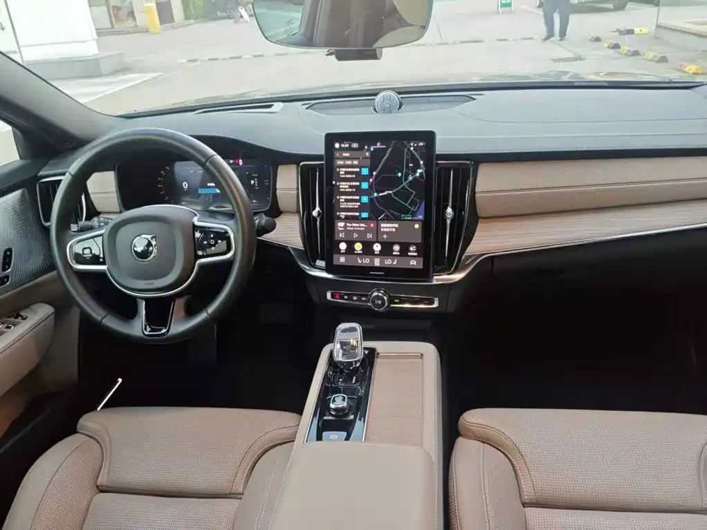Volvo S90 PHEV — миниатюра 13