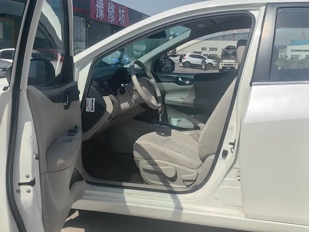 Nissan Tiida — миниатюра 4