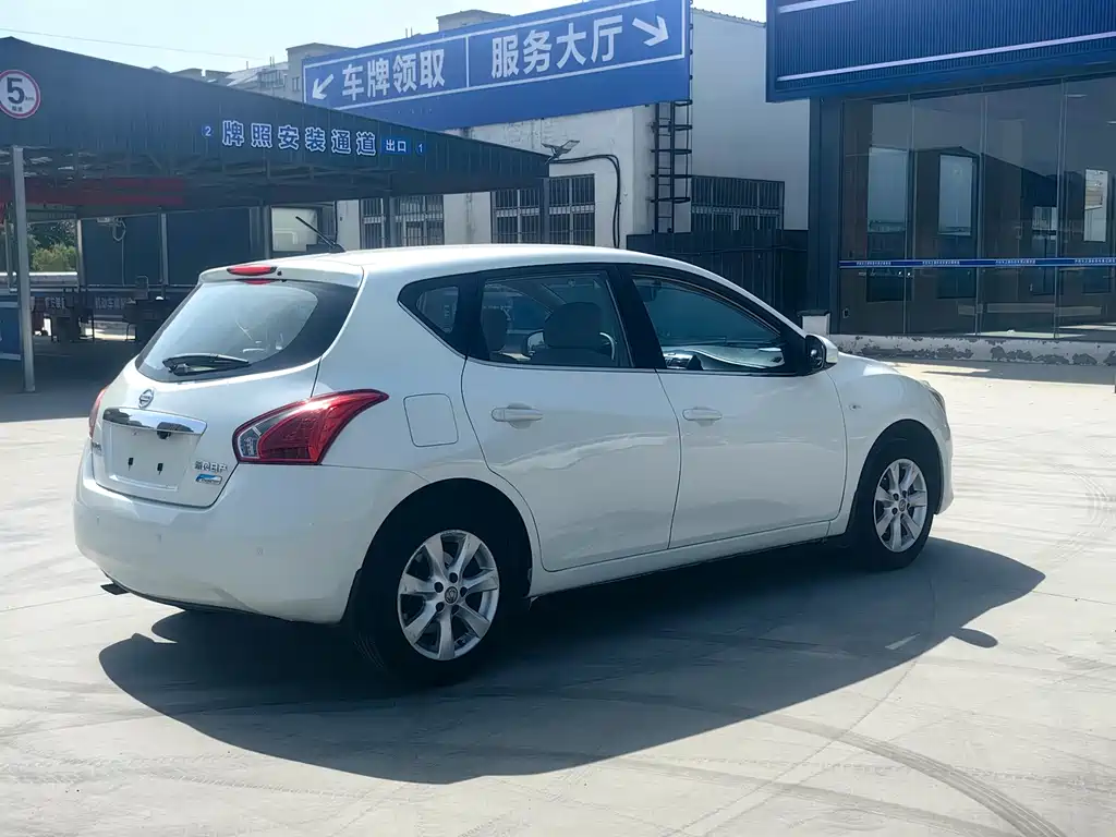 Nissan Tiida — миниатюра 7