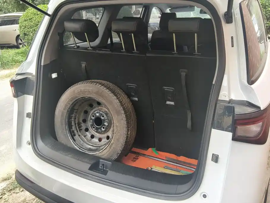 Wuling Jiachen — миниатюра 4