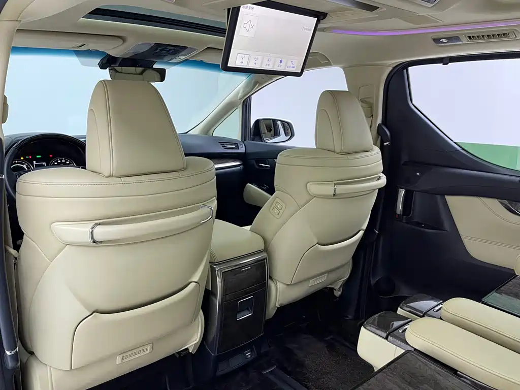 Toyota Alphard — миниатюра 11