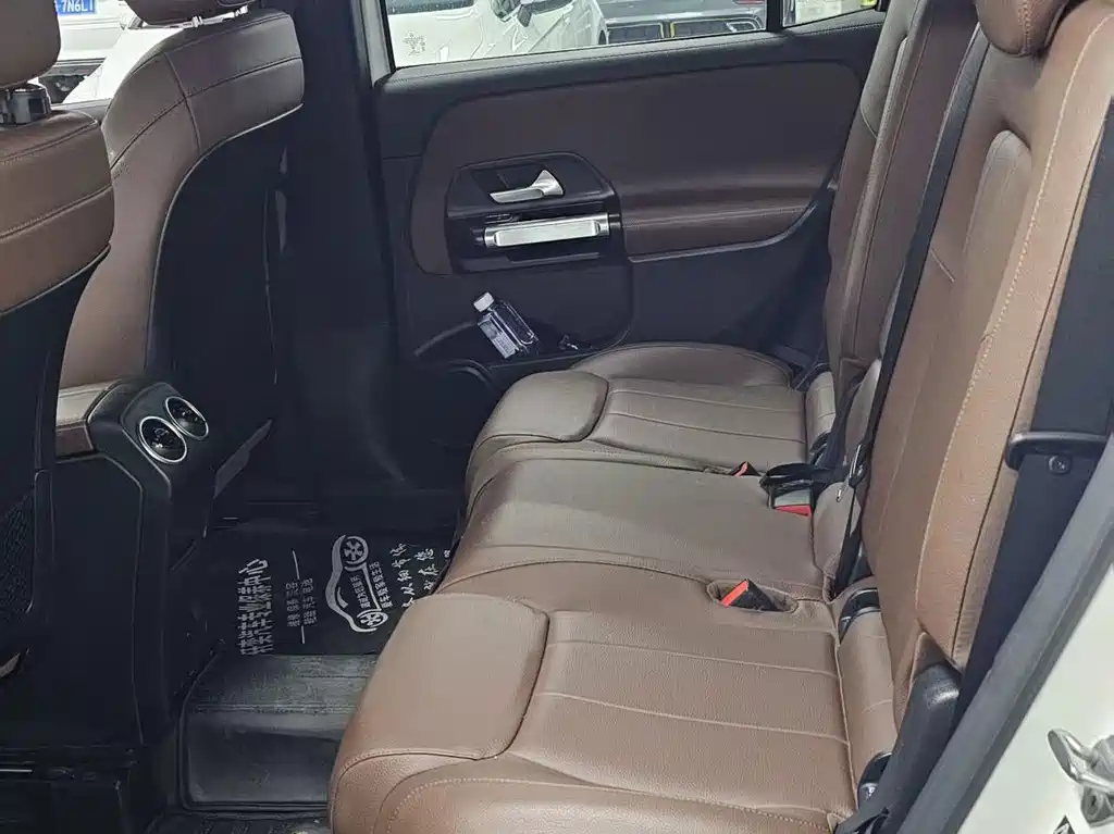 Mercedes-Benz GLB — миниатюра 10
