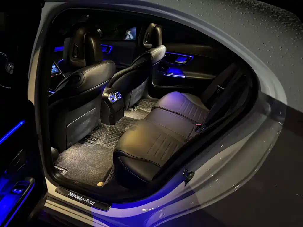 Mercedes-Benz C-Class — миниатюра 8