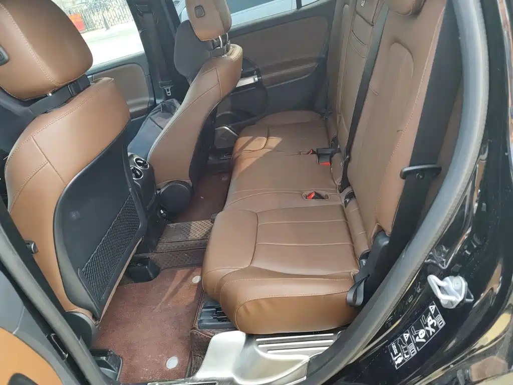 Mercedes-Benz GLB — миниатюра 13