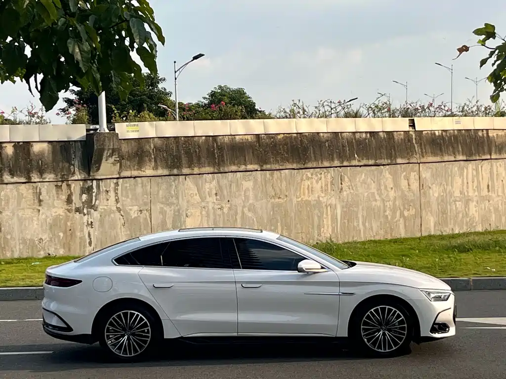 BYD Han — миниатюра 8