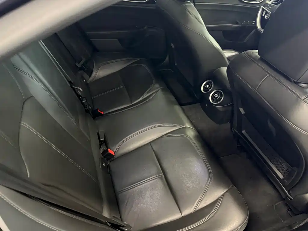 Alfa Romeo Giulia 2017 2.0T 280HP Luxury
