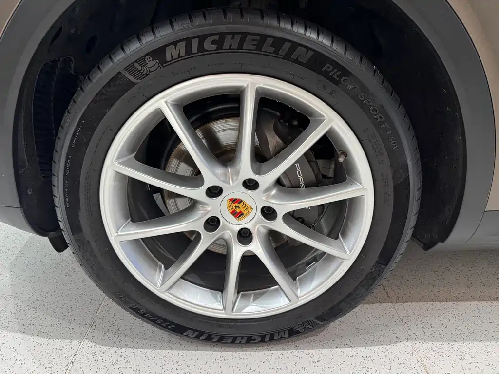 Porsche Cayenne — миниатюра 14