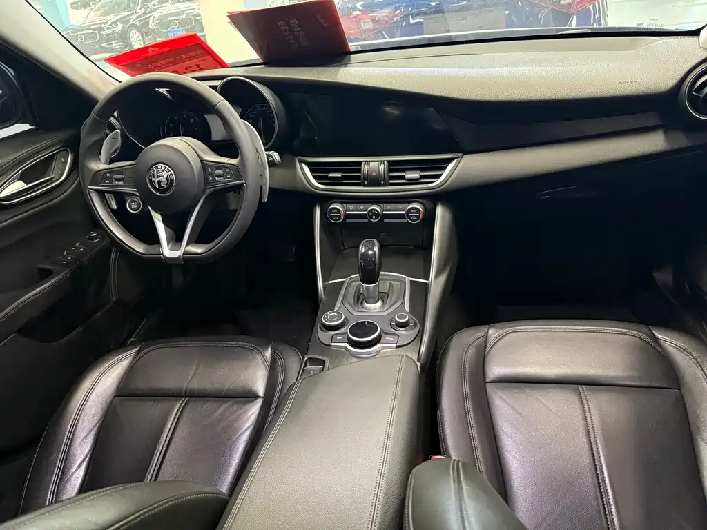 Alfa Romeo Giulia 2017 2.0T 280HP Luxury
