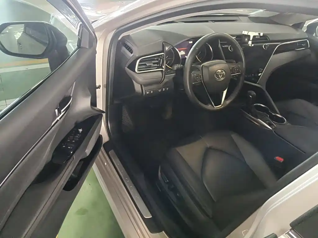 Toyota Camry — миниатюра 16