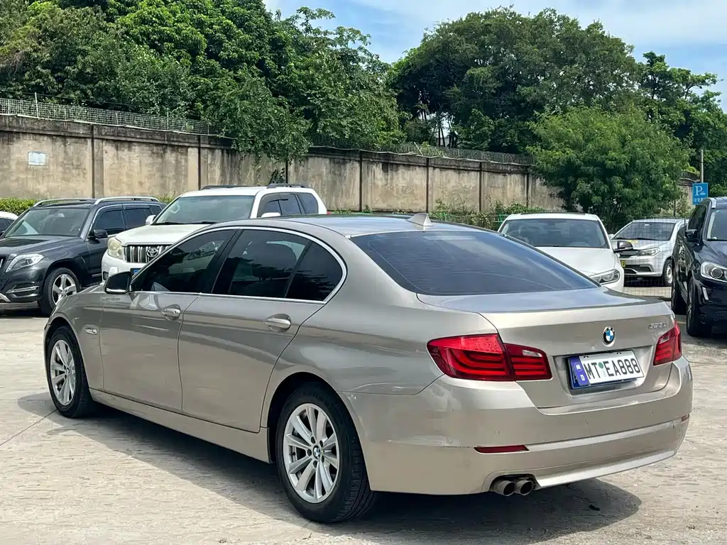 BMW 5 Series — миниатюра 7