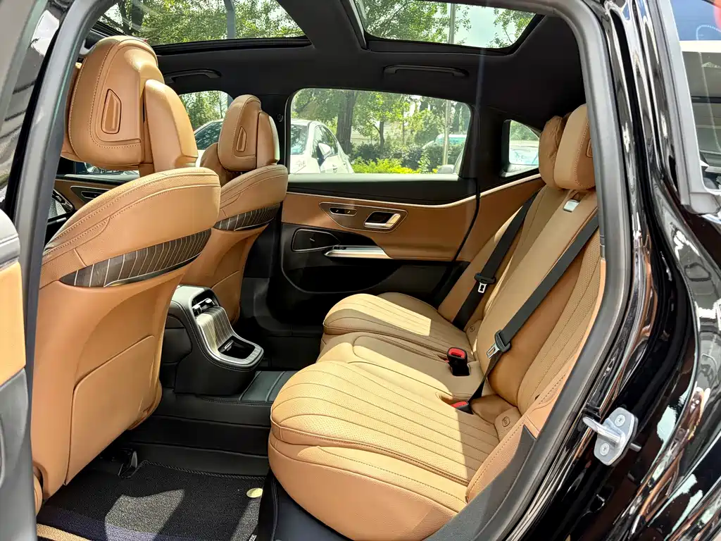 Mercedes-Benz E-Class — миниатюра 19