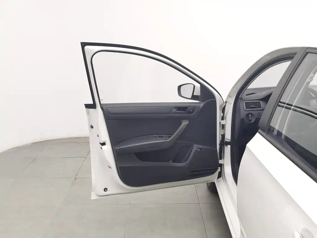 Volkswagen Santana — миниатюра 8