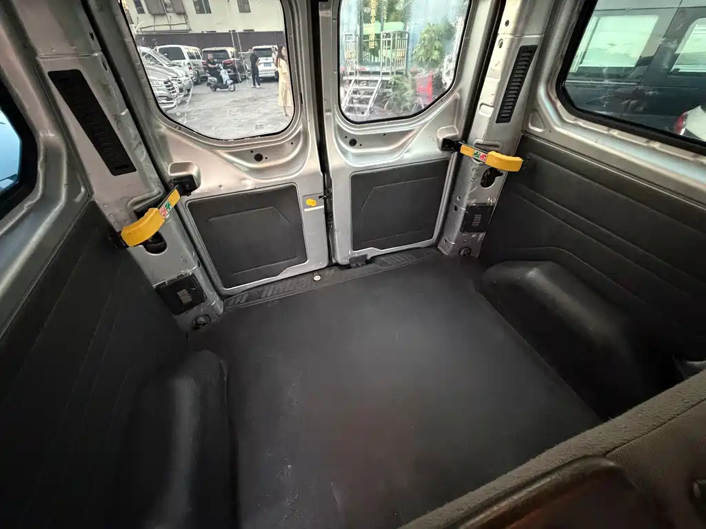 Ford Transit — миниатюра 7