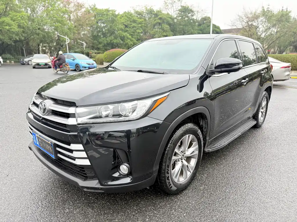 TOYOTA HIGHLANDER