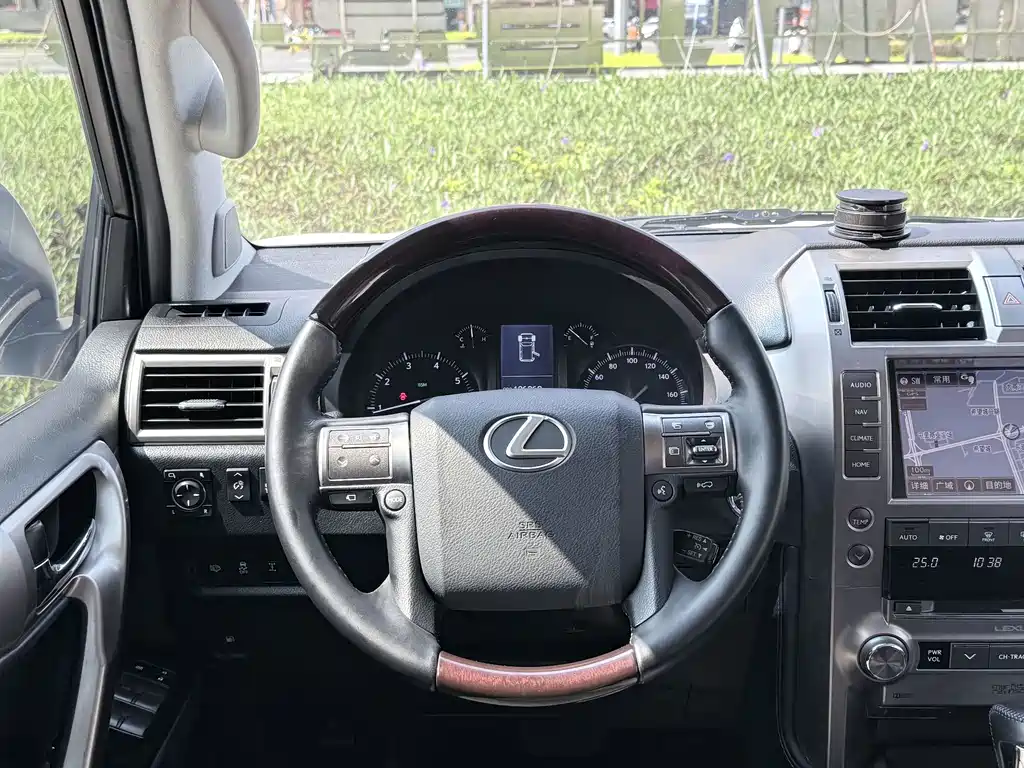 Lexus GX — миниатюра 10