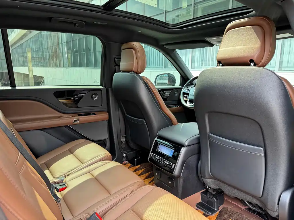Lincoln Aviator — миниатюра 17