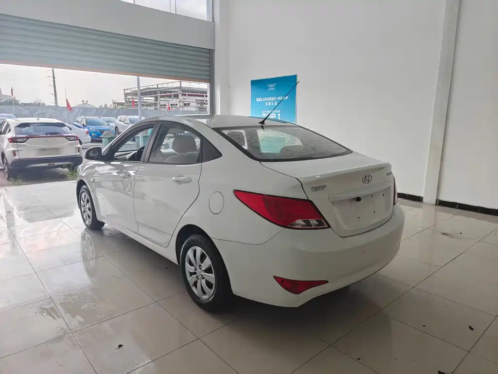 Hyundai Verna — миниатюра 13