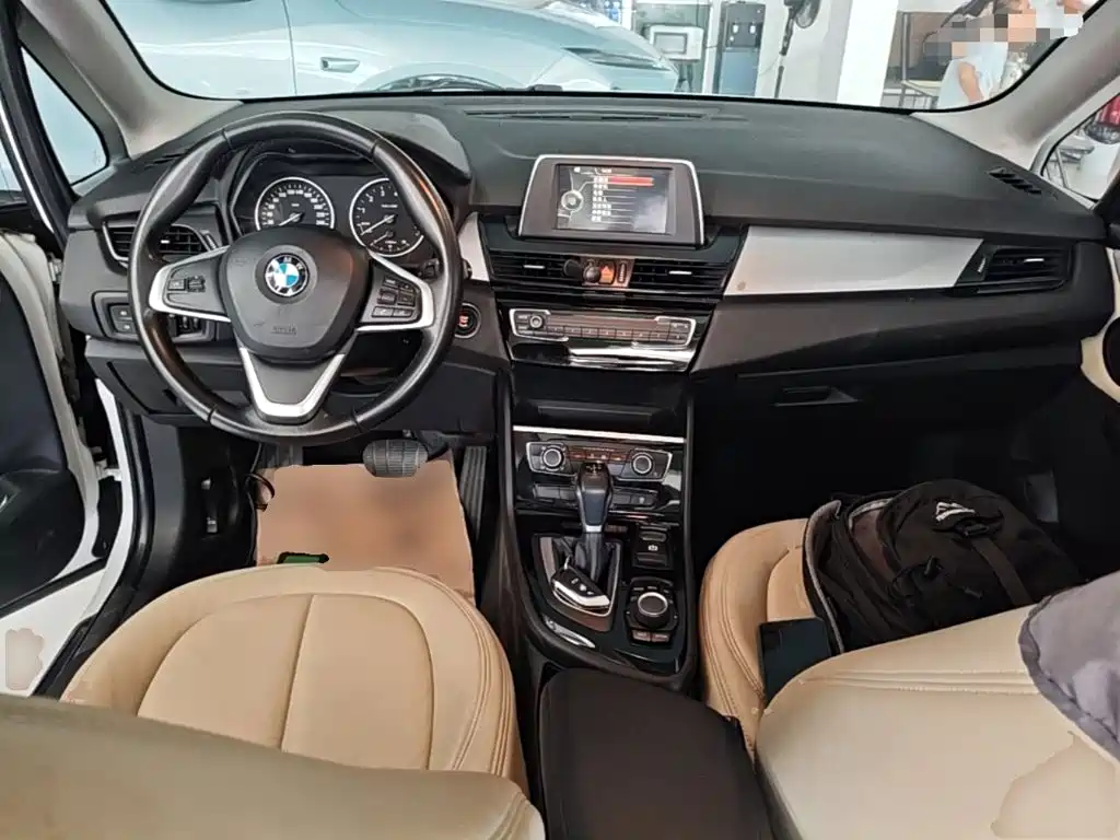 BMW 2 Series Active Tourer — миниатюра 10
