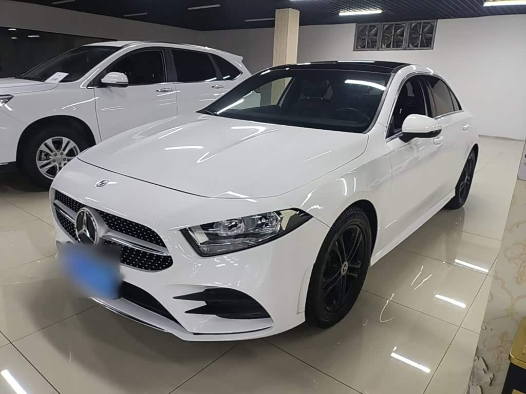 Mercedes-Benz A-Class 1.3 л 2021 г. Белый, пробег 42400 км