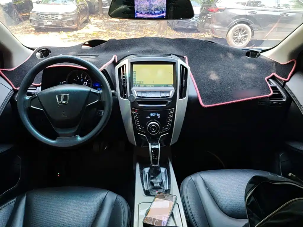 Luxgen U6 — миниатюра 14