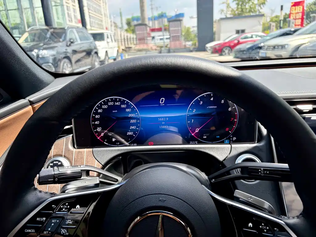 Mercedes-Benz E-Class — миниатюра 22