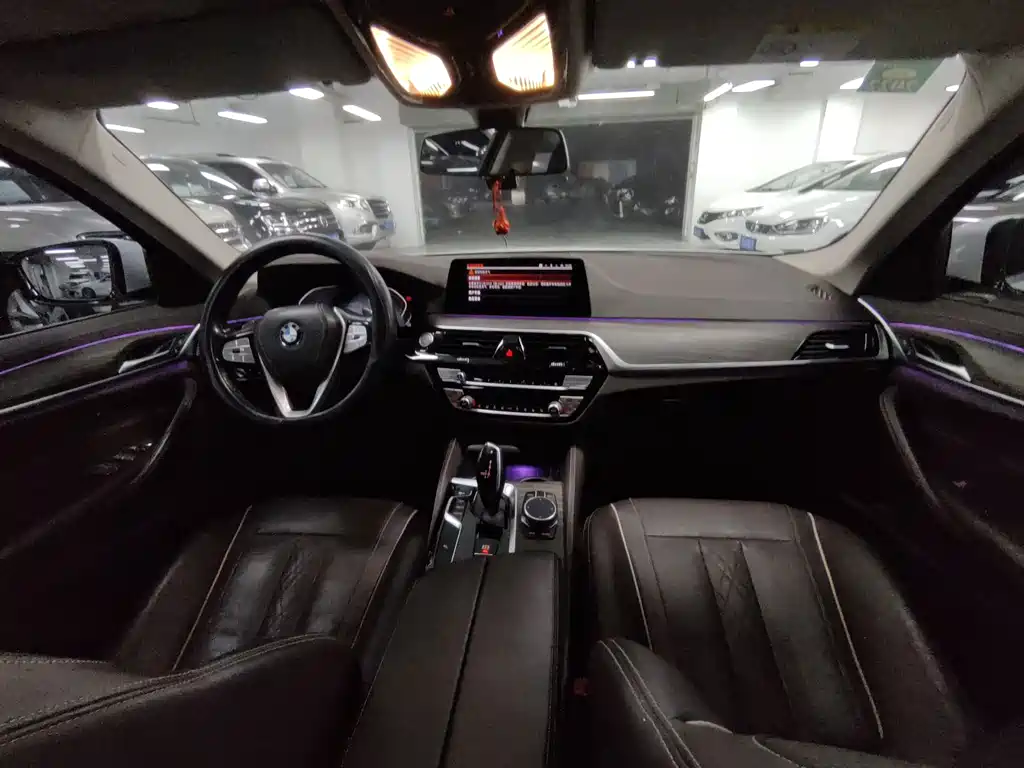 BMW 5 Series — миниатюра 12