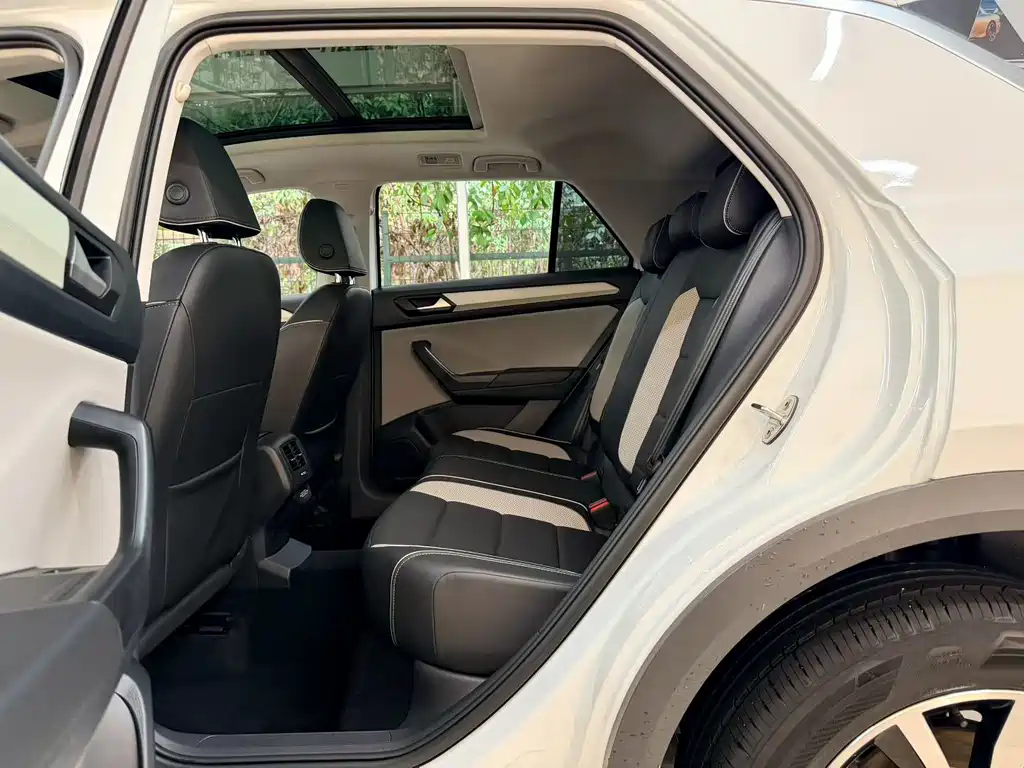 Volkswagen T-Roc — миниатюра 6
