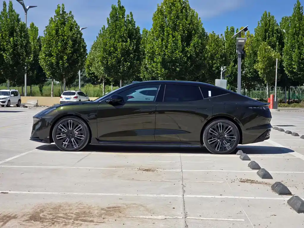 Lynk & Co 10 — миниатюра 8