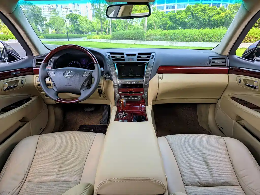 Lexus LS — миниатюра 4