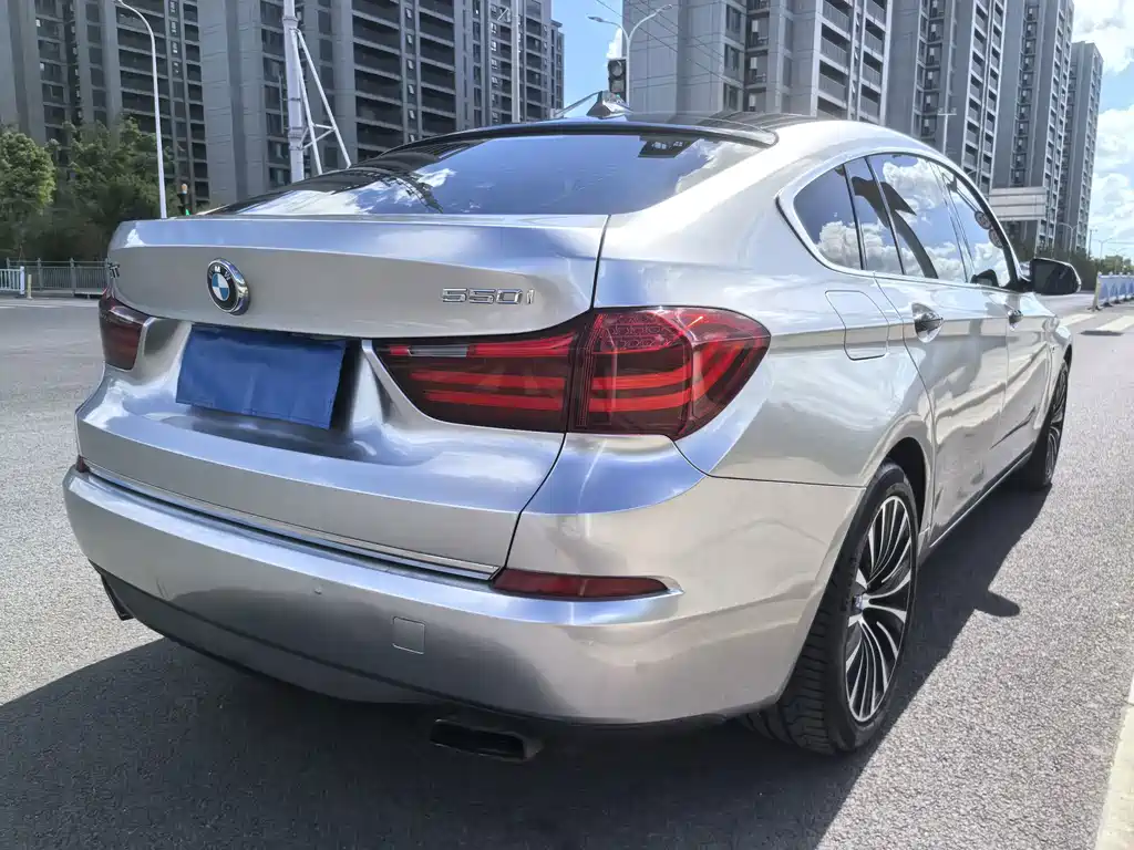 BMW 5 Series GT — миниатюра 11