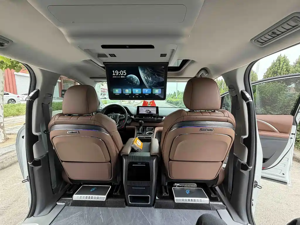 Toyota Sienna — миниатюра 7