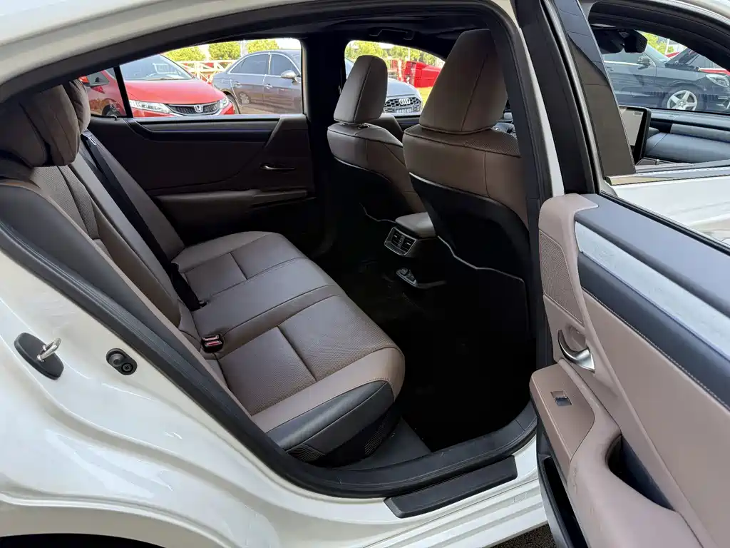 Lexus ES — миниатюра 14