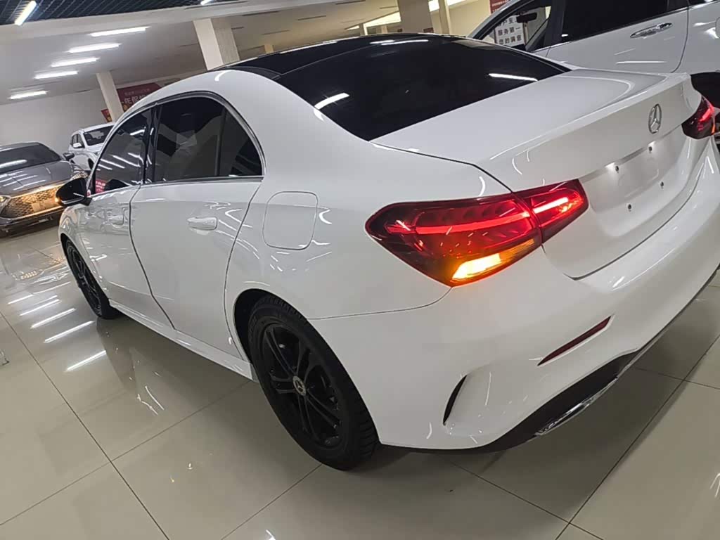 Mercedes-Benz A-Class 1.3 л 2021 г. Белый, пробег 42400 км