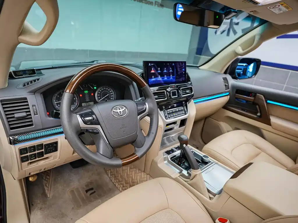 Toyota Land Cruiser 2017 4.6L AT