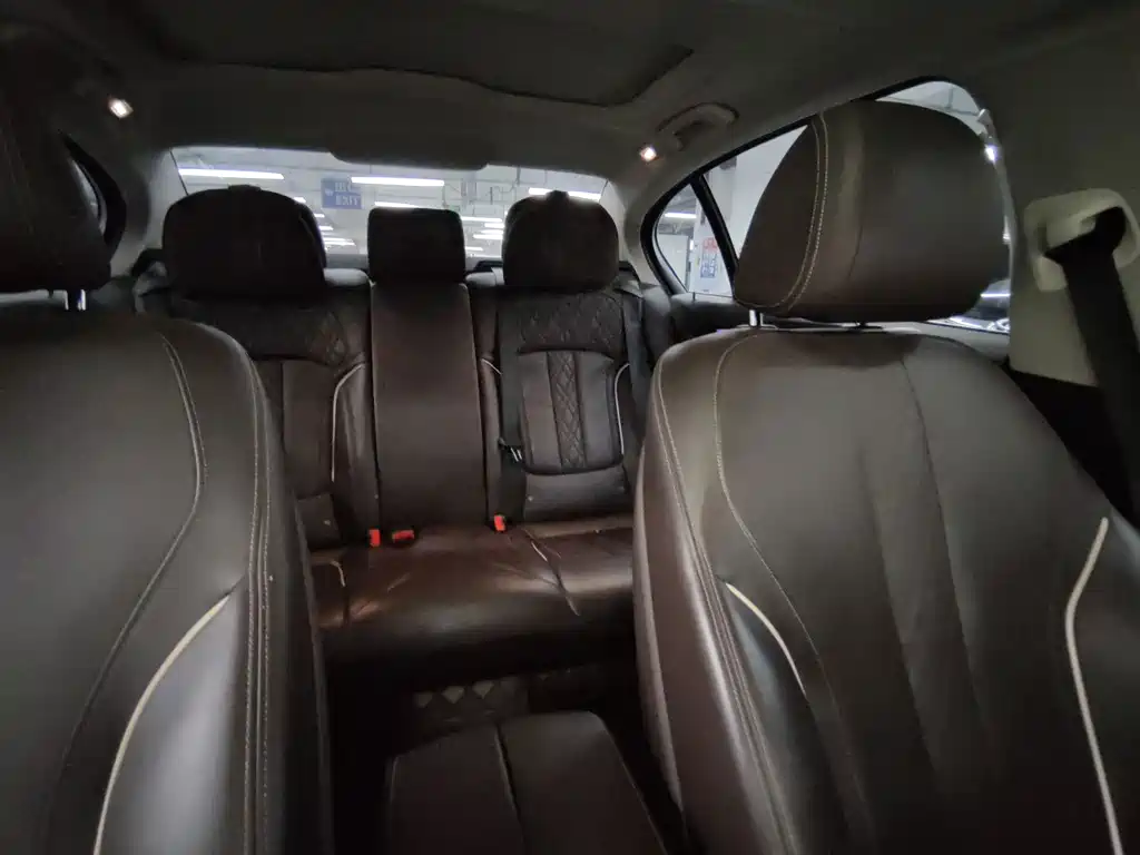 BMW 5 Series — миниатюра 16