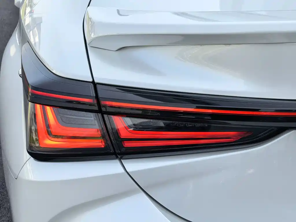Lexus ES — миниатюра 20