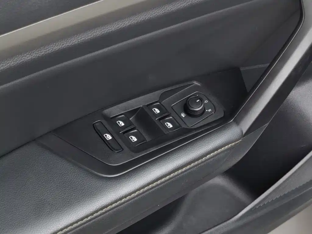 Volkswagen Lavida — миниатюра 9