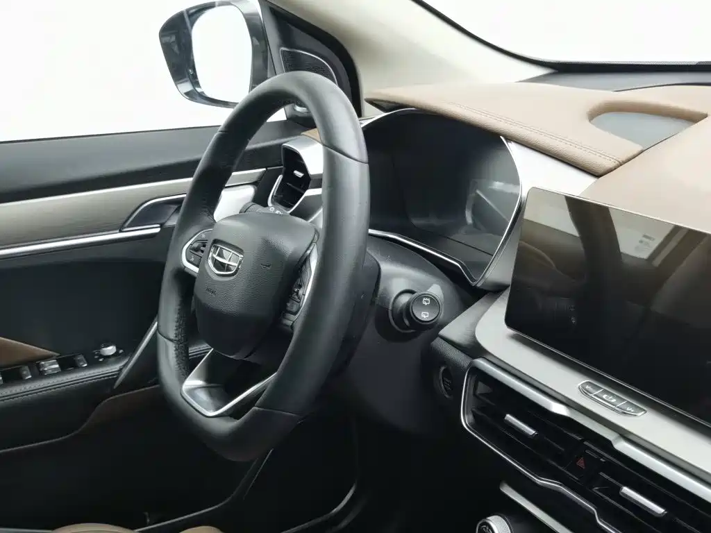Geely Binyue — миниатюра 22
