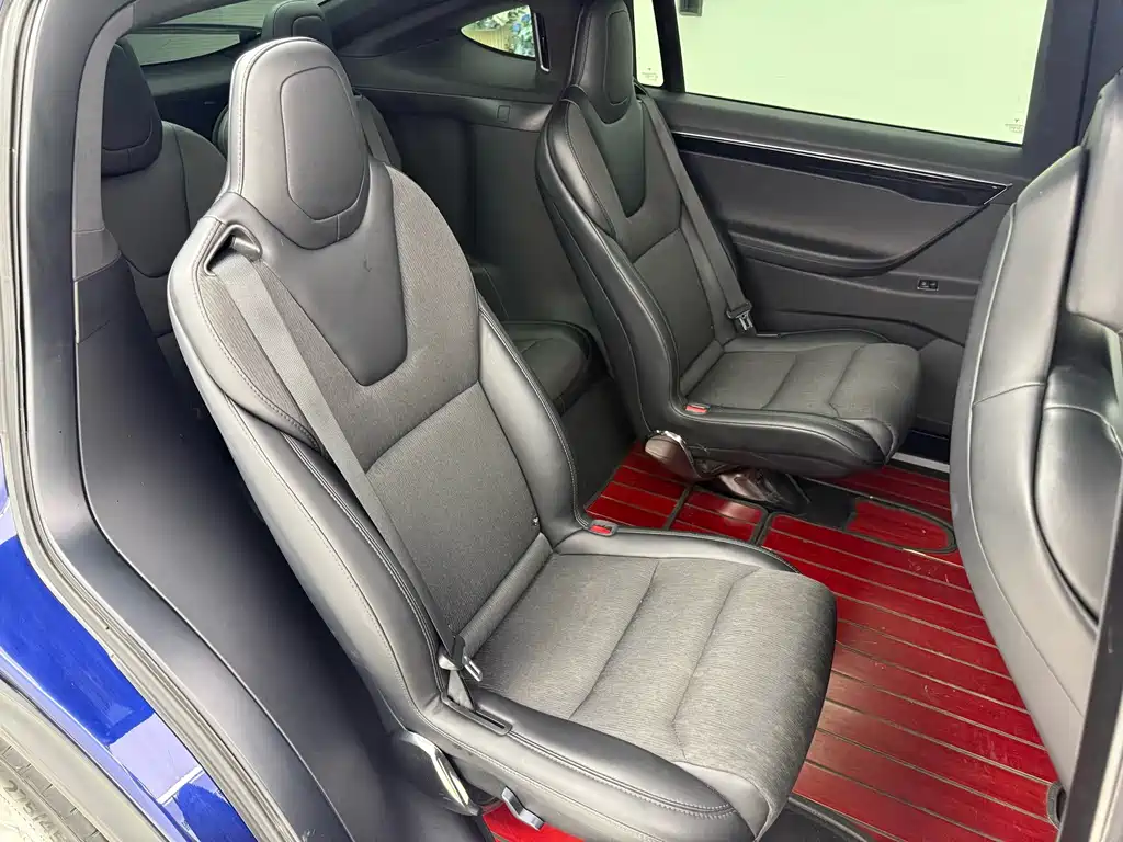 Tesla Model X — миниатюра 12
