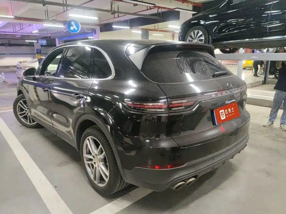 Porsche Cayenne — миниатюра 4