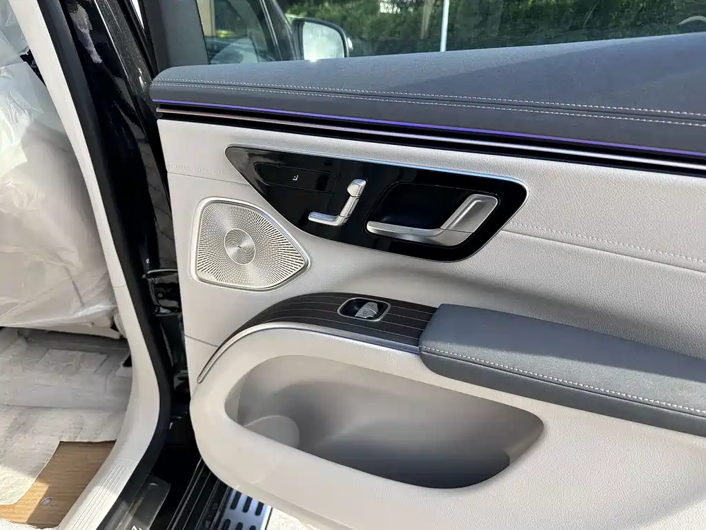 Mercedes-Benz EQS SUV — миниатюра 13