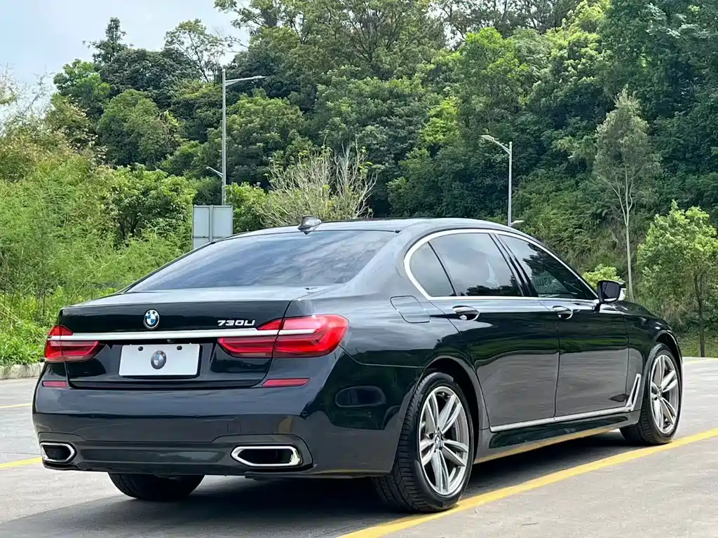 BMW 7 Series — миниатюра 5