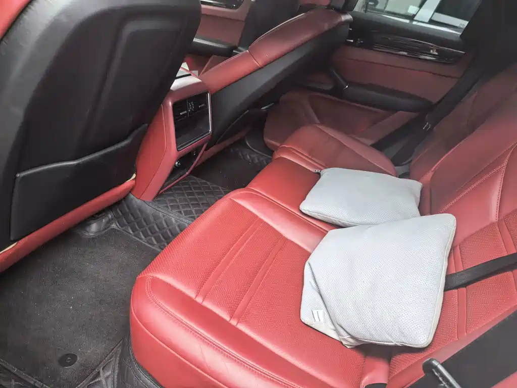 Porsche Cayenne — миниатюра 10