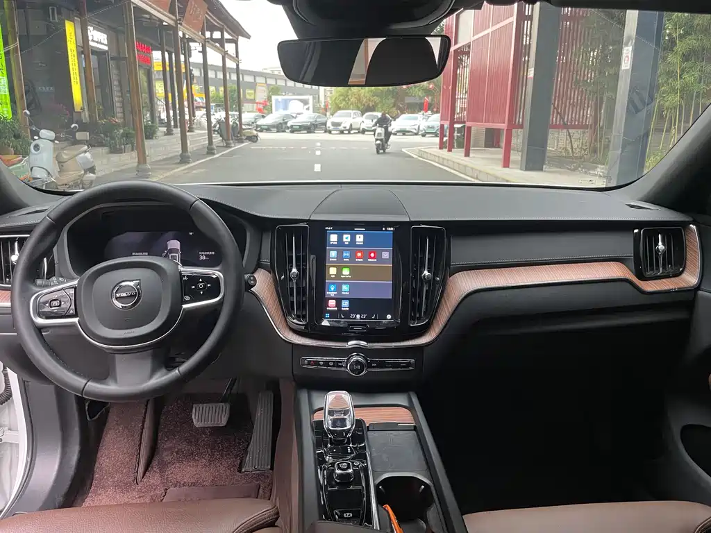 VOLVO XC60 PLUG IN HYBRID