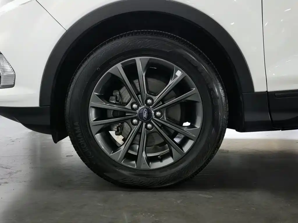 Ford Kuga — миниатюра 17