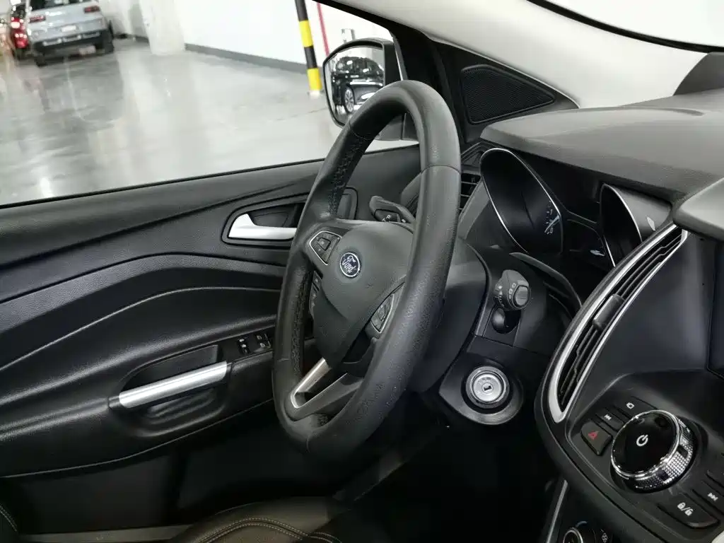 Ford Kuga — миниатюра 22